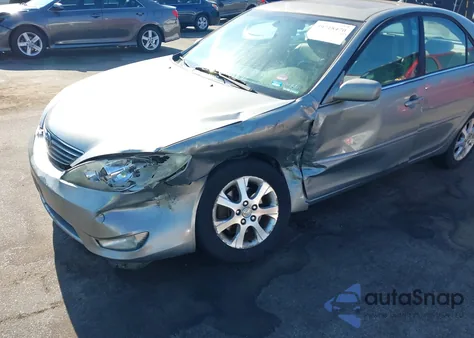 2005 Toyota Camry Xle V6 z USA, uszkodzony, nr VIN 4T1BF30K65U605937